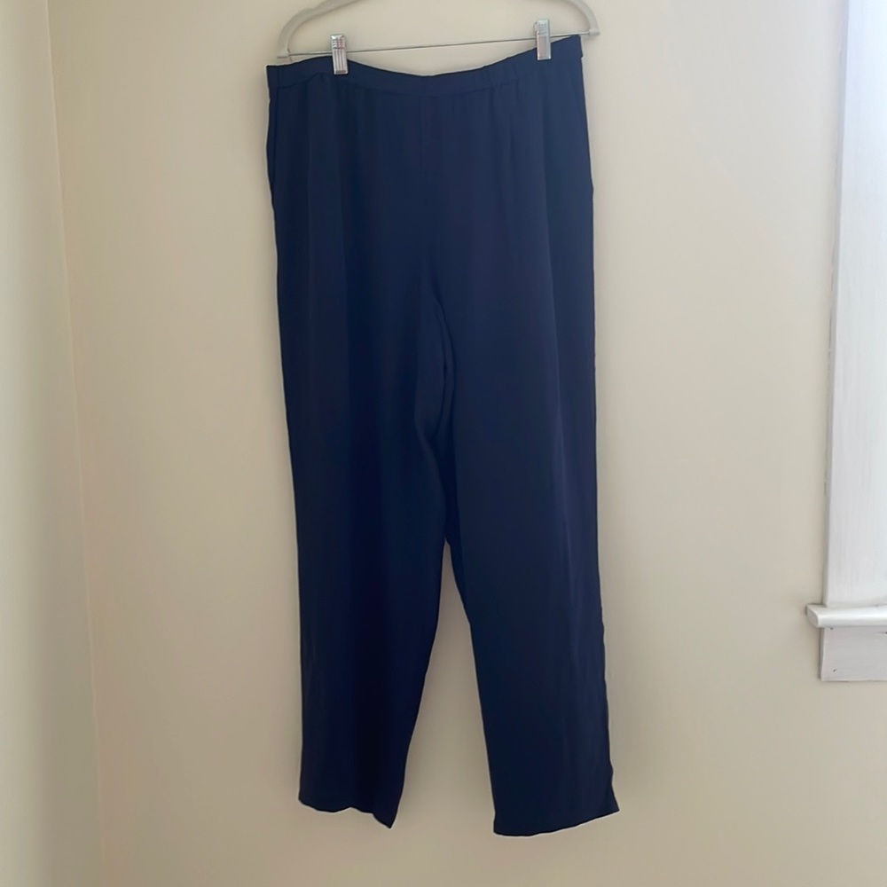 Eileen Fisher 100% silk straight pants, Size Medium, Pull-on, perfect condition!